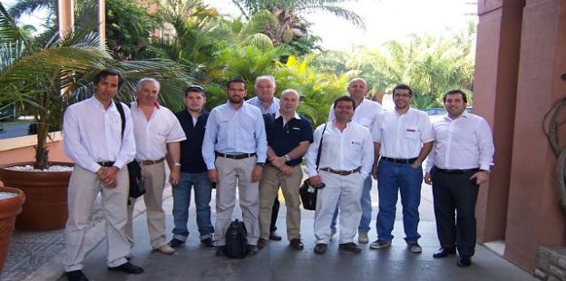 INTEGRANTES DE LA DELEGACION EMPRESARIAL DE MAQUINARIA AGRICOLA DE LA PROVINCIA DE CORDOBA. (De izquierda a derecha) Gabriel Rizzotti (MAIZCO), Hector L. Strada (IND. COMOFRA). Nicols Gonzalez (MAEGO